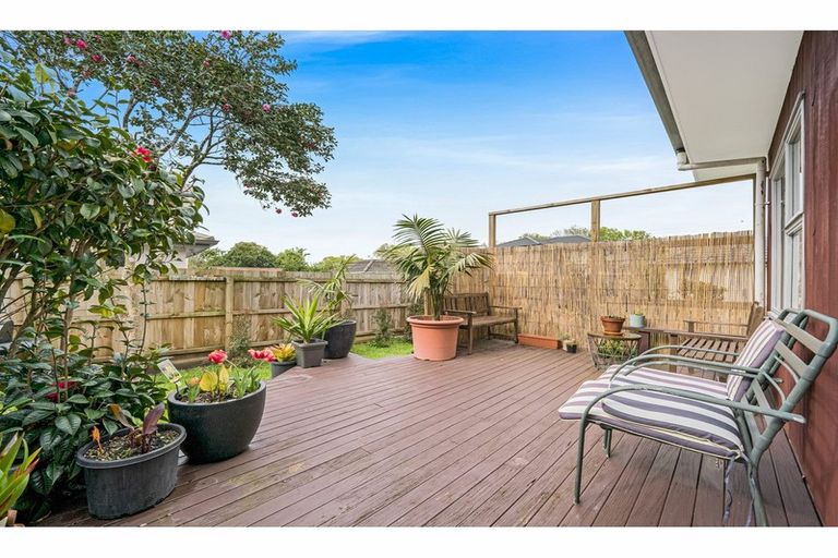 Photo of property in 1/1 Golf Road, New Lynn, Auckland, 0600