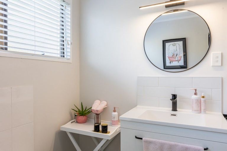 Photo of property in 33 Seddon Street, Waikanae, 5036