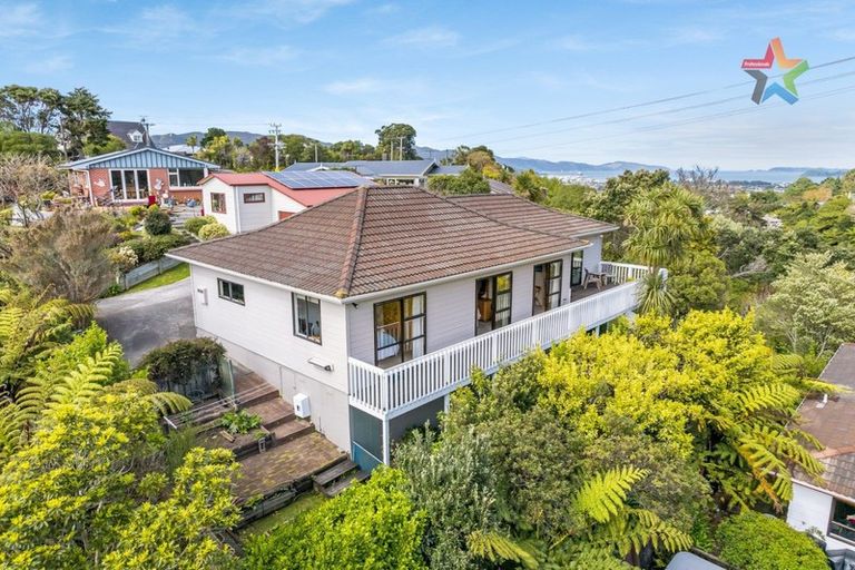 Photo of property in 42 Matuhi Street, Tirohanga, Lower Hutt, 5010