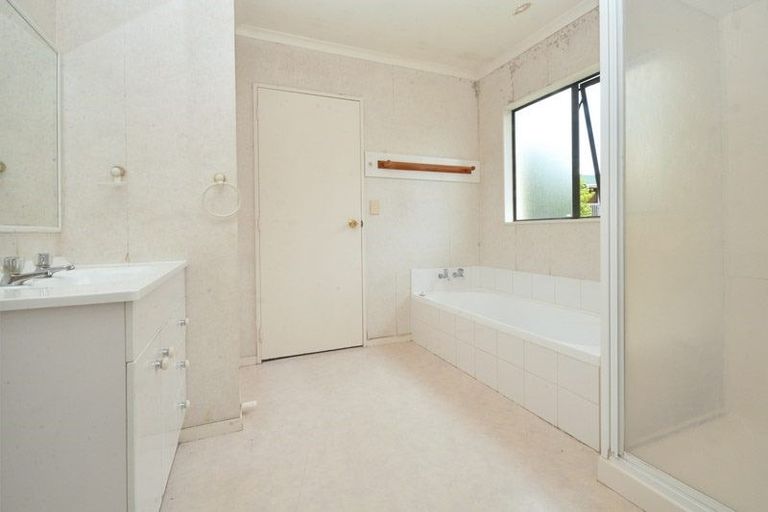 Photo of property in 9 Breenagh Place, Massey, Auckland, 0614