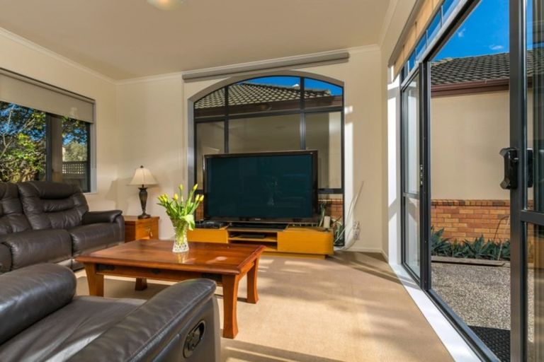 Photo of property in 4 Villanova Place, Albany, Auckland, 0632