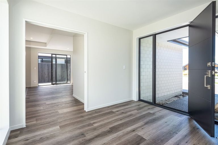 Photo of property in 8 Angus Place, Rangiora, 7400