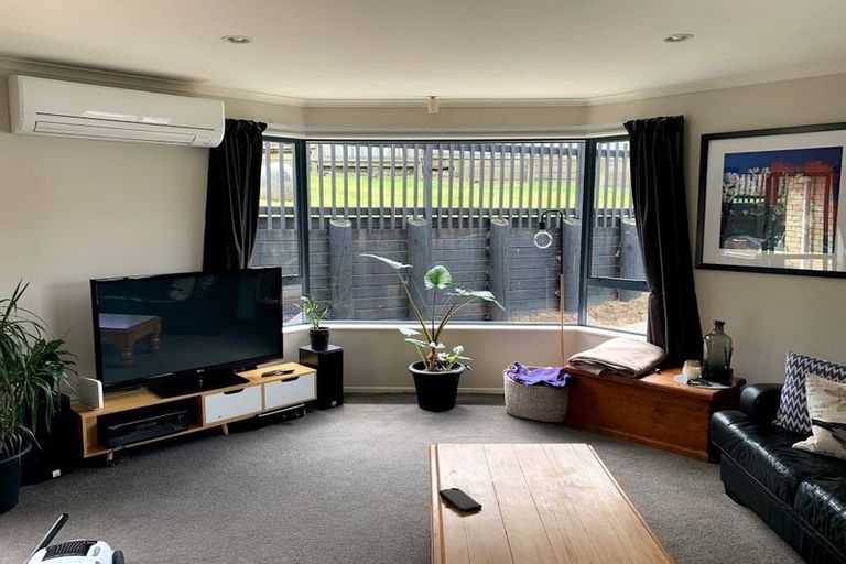 Photo of property in 24 Piper Place, Goodwood Heights, Auckland, 2105