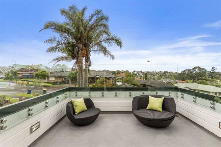 Photo of property in 17 San Valentino Drive, Henderson, Auckland, 0612