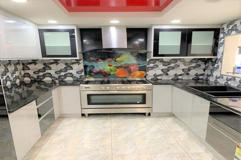 Photo of property in 29 Goodwood Drive, Goodwood Heights, Auckland, 2105