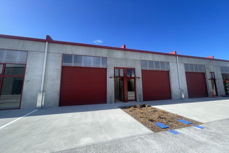 Photo of property in 1 Ara Paiwhenua, Tawa, Wellington, 5028