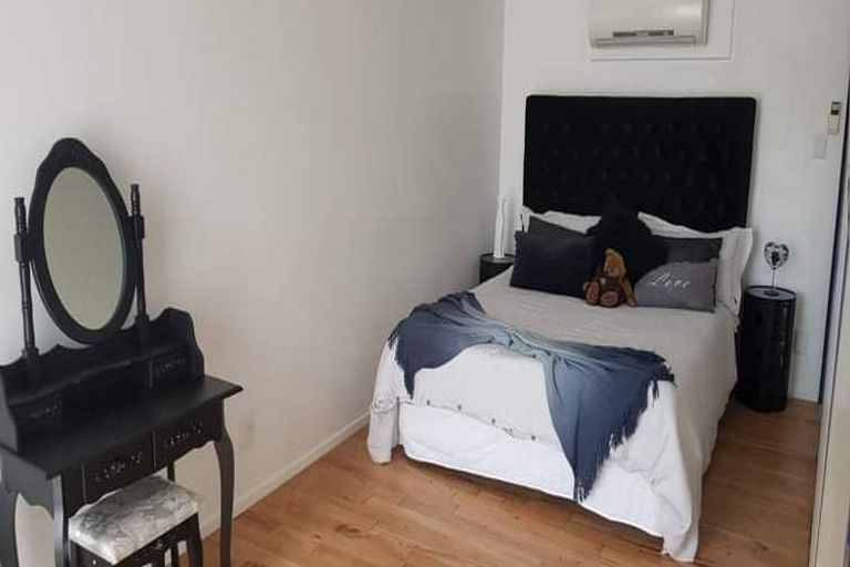 Photo of property in 17 Broadbent Street, Riccarton, Christchurch, 8041