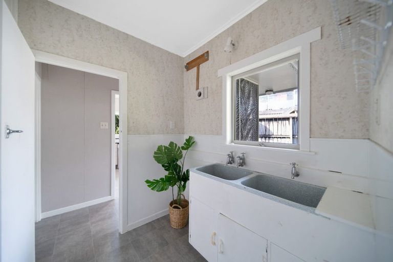 Photo of property in 16 Red Hill Road, Red Hill, Papakura, 2110