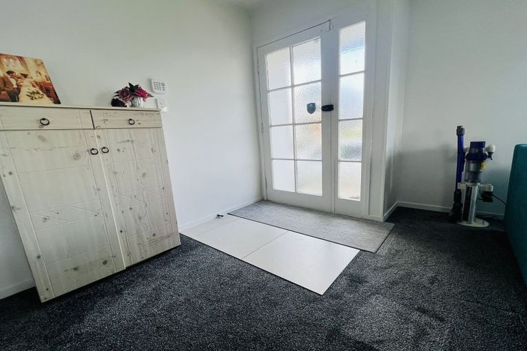 Photo of property in 391 Roscommon Road, Clendon Park, Auckland, 2103