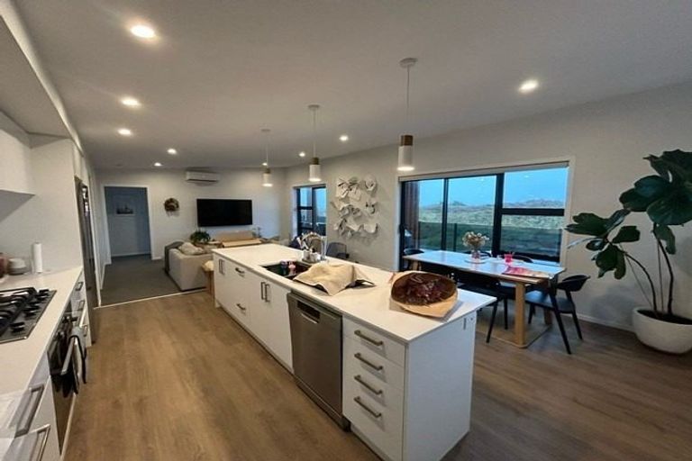 Photo of property in 1a Sandhurst Drive, Papamoa Beach, Papamoa, 3118