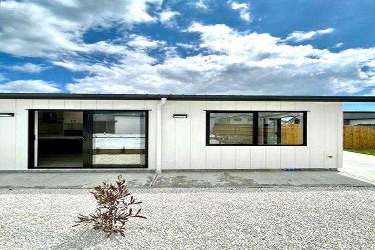 Photo of property in 22 Combat Street, Papakura, 2110