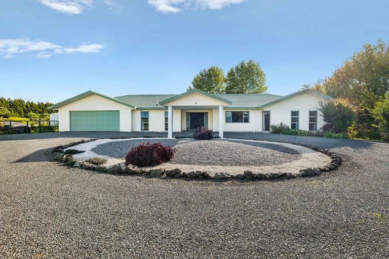 Photo of property in 88 Boord Crescent, Kumeu, 0891