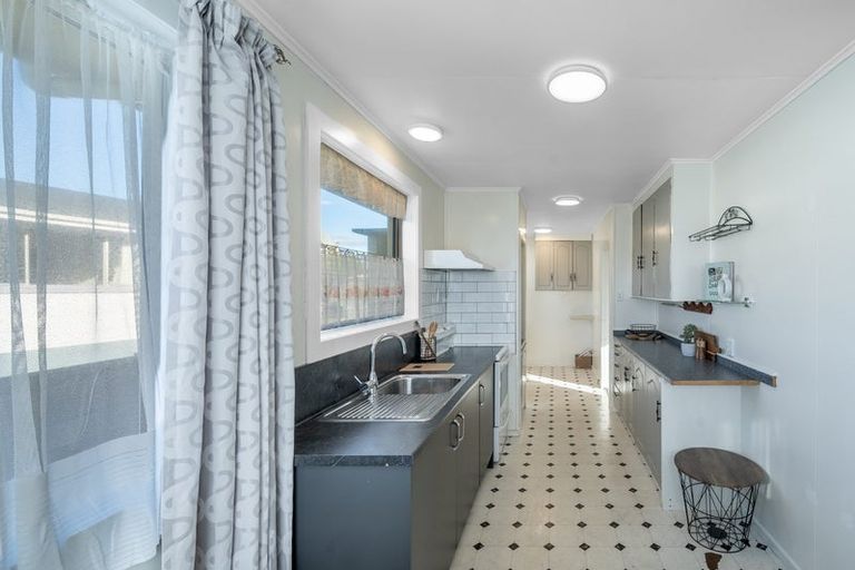 Photo of property in 28 Argyle Street, Kew, Invercargill, 9812