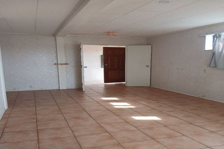 Photo of property in 15 Kopara Place, Clendon Park, Auckland, 2103
