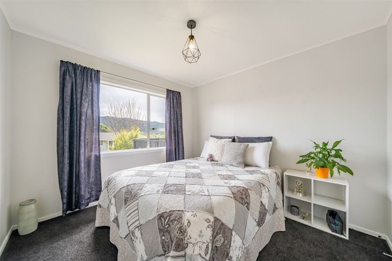 Photo of property in 7 Oaklands Grove, Clouston Park, Upper Hutt, 5018
