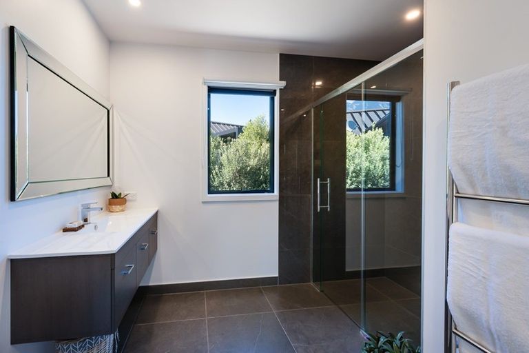 Photo of property in 5 Fife Court, Jacks Point, Queenstown, 9371