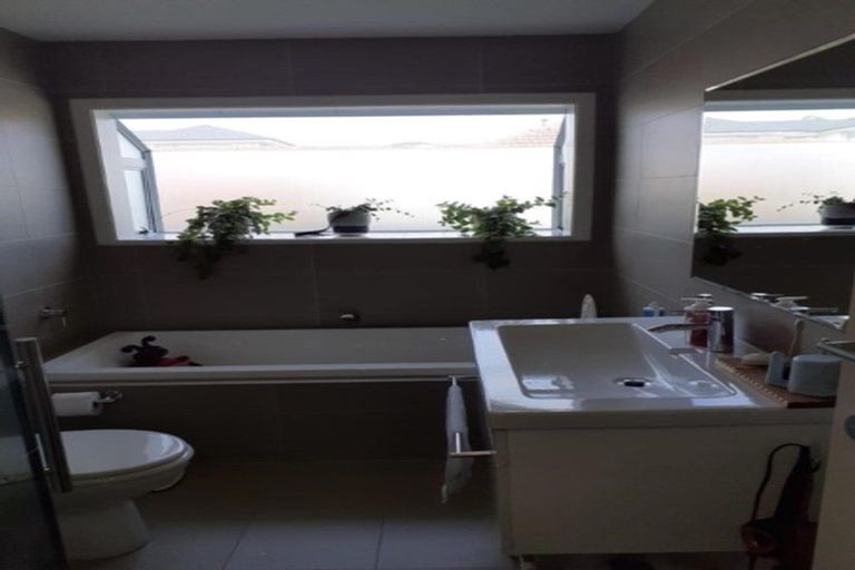 Photo of property in 5 Walter Street, Hauraki, Auckland, 0622