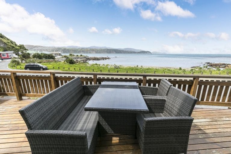 Photo of property in 103 Breaker Bay Road, Breaker Bay, Wellington, 6022