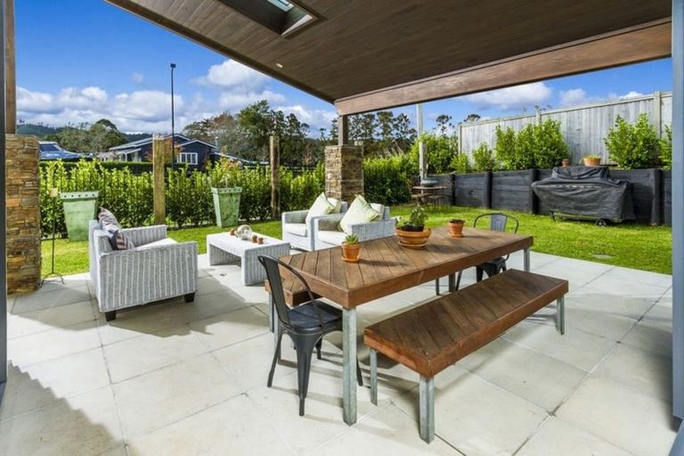 Photo of property in 1 Eric Farley Drive, Kumeu, 0810