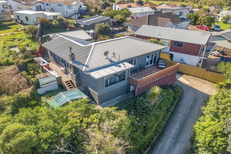 Photo of property in 14 Kahutea Terrace, Titahi Bay, Porirua, 5022