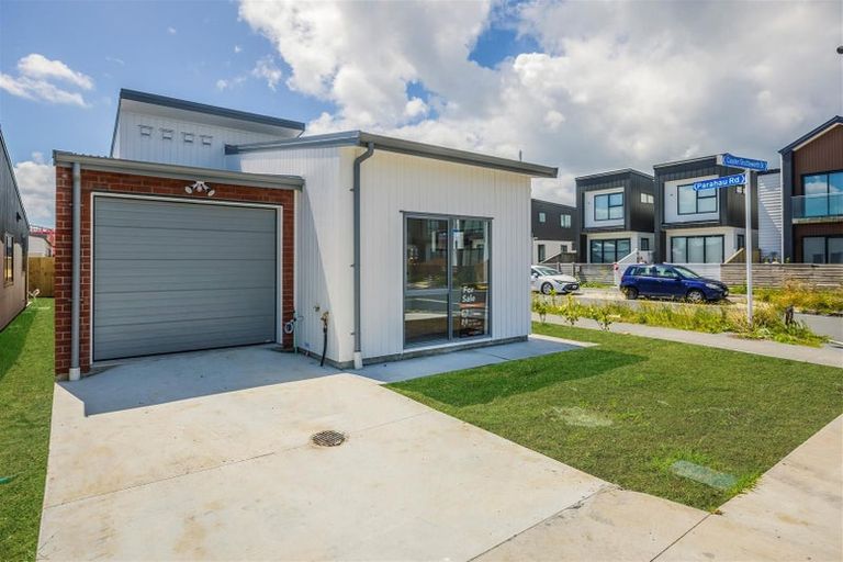 Photo of property in 42 Clayden Shuttleworth Street, Papakura, 2110