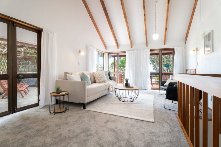 Photo of property in 18 Roys Road, Plimmerton, Porirua, 5026