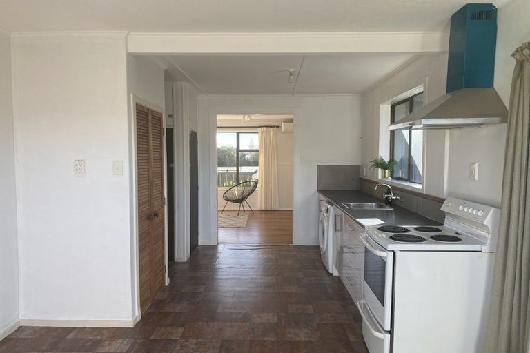 Photo of property in 22 Mahoe Street, Otaki Beach, Otaki, 5512