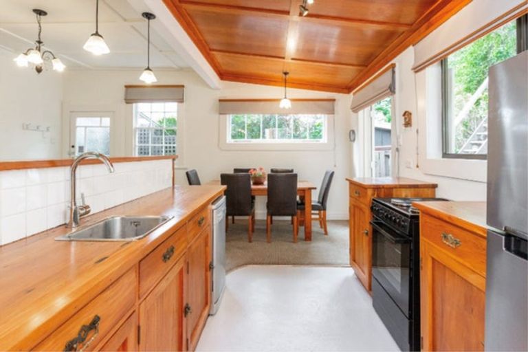 Photo of property in 34 Shakespeare Road, Bluff Hill, Napier, 4110