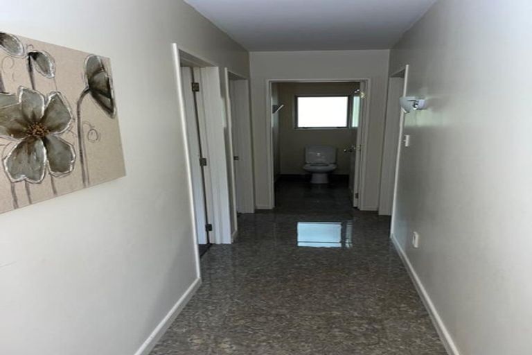 Photo of property in 46 Goldfinch Rise, Unsworth Heights, Auckland, 0632