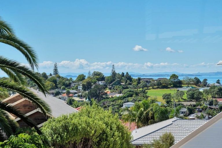 Photo of property in 11 Caversham Drive, Torbay, Auckland, 0630