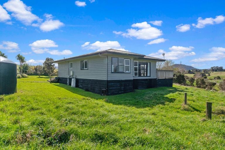 Photo of property in 17 Ranganui Road, Kaiwaka, 0573
