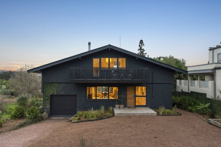 Photo of property in 24 Sylvan Avenue, Northcote, Auckland, 0627