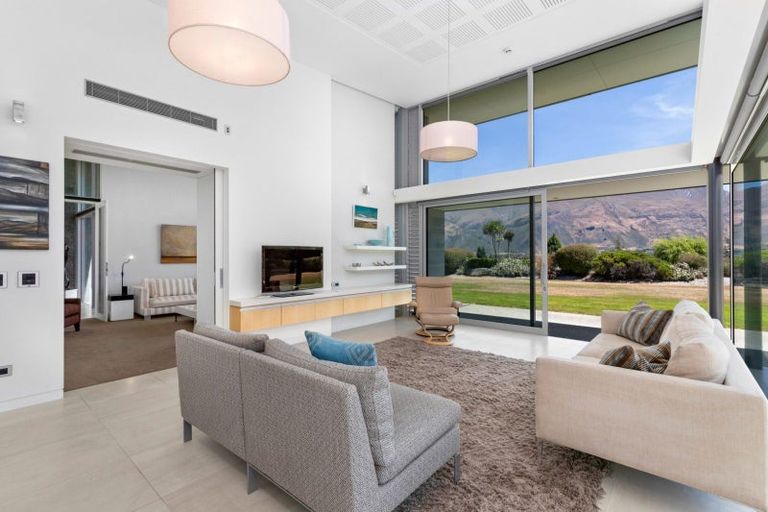 Photo of property in 311 Beacon Point Road, Wanaka, 9305