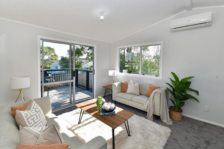 Photo of property in 17 Shakespear Road, Army Bay, Whangaparaoa, 0930