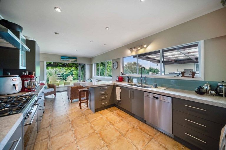 Photo of property in 2 Gatland Road, Opaheke, Papakura, 2113