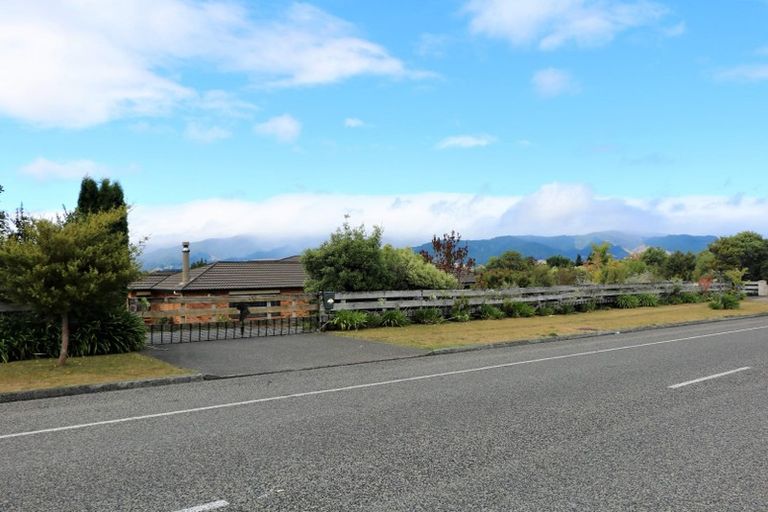 Photo of property in 70 Kirton Drive, Riverstone Terraces, Upper Hutt, 5018