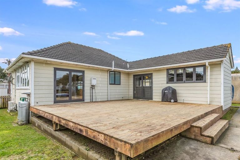 Photo of property in 14 Stevens Crescent, Ranui, Porirua, 5024