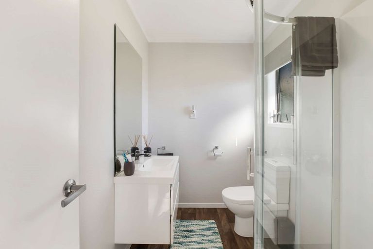 Photo of property in 90a Victoria Avenue, Waiuku, 2123