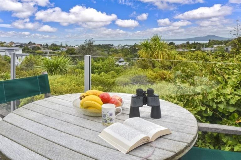 Photo of property in 1/35 Aberdeen Road, Castor Bay, Auckland, 0620