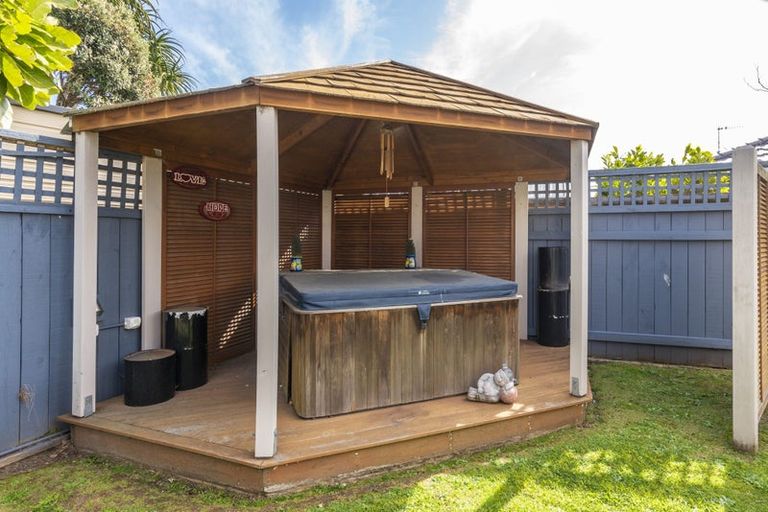 Photo of property in 87 Milne Drive, Paraparaumu, 5032