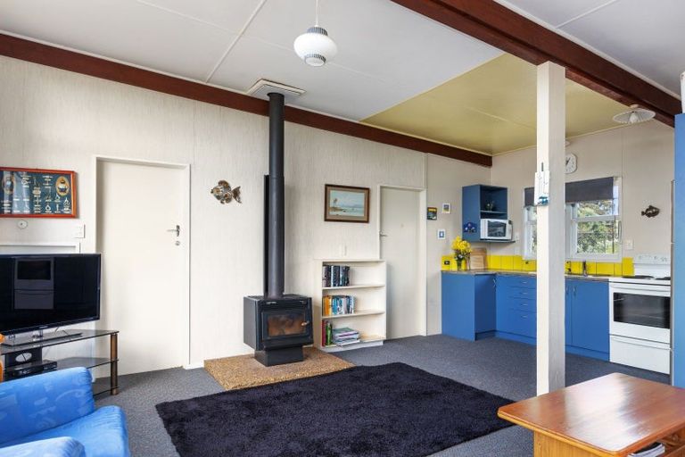 Photo of property in 90 Pinedale Crescent, Riversdale Beach, Masterton, 5872