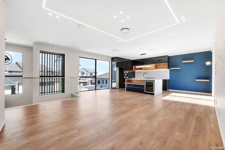 Photo of property in 4b The Parade, Bucklands Beach, Auckland, 2012