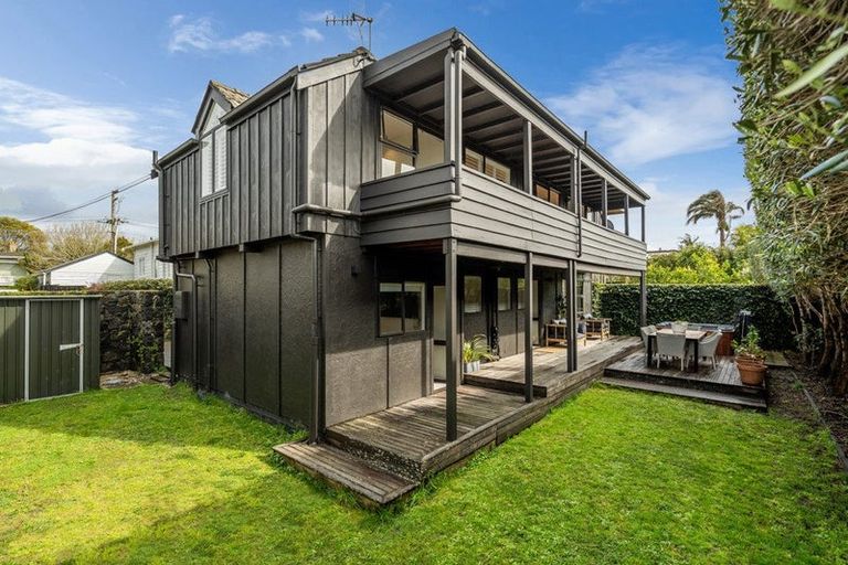 Photo of property in 2/10 Merani Street, Narrow Neck, Auckland, 0622