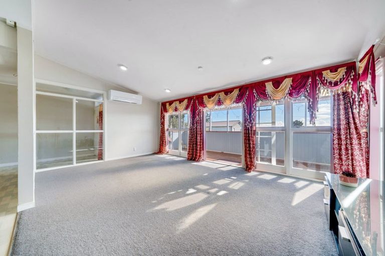 Photo of property in 39 Sunnyside Road, Sunnyvale, Auckland, 0612