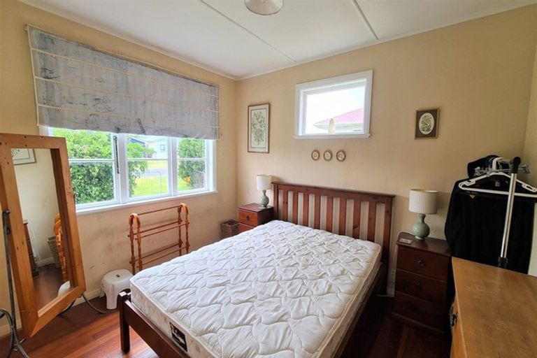 Photo of property in 82 Domett Street, Opunake, 4616