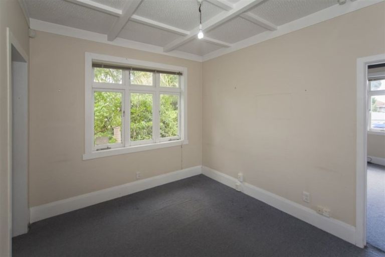 Photo of property in 300 Great North Road, Henderson, Auckland, 0612