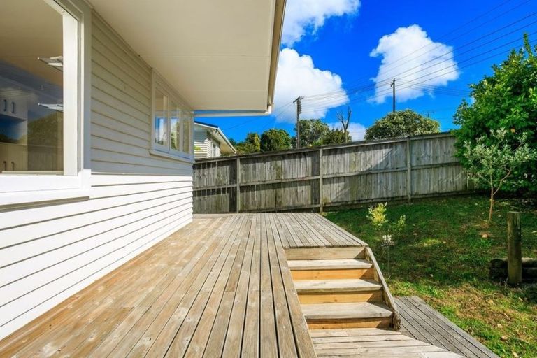 Photo of property in 1/962 East Coast Road, Northcross, Auckland, 0632