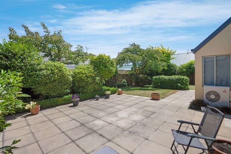 Photo of property in 17 Withells Road, Avonhead, Christchurch, 8042