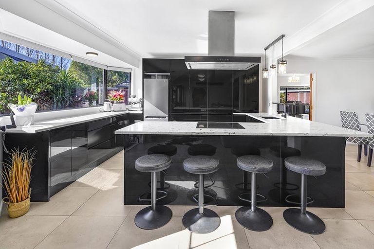 Photo of property in 18 Longwood Place, Harrowfield, Hamilton, 3210