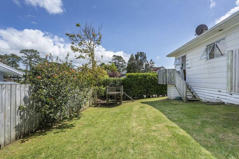 Photo of property in 4/23 Luckens Road, West Harbour, Auckland, 0618